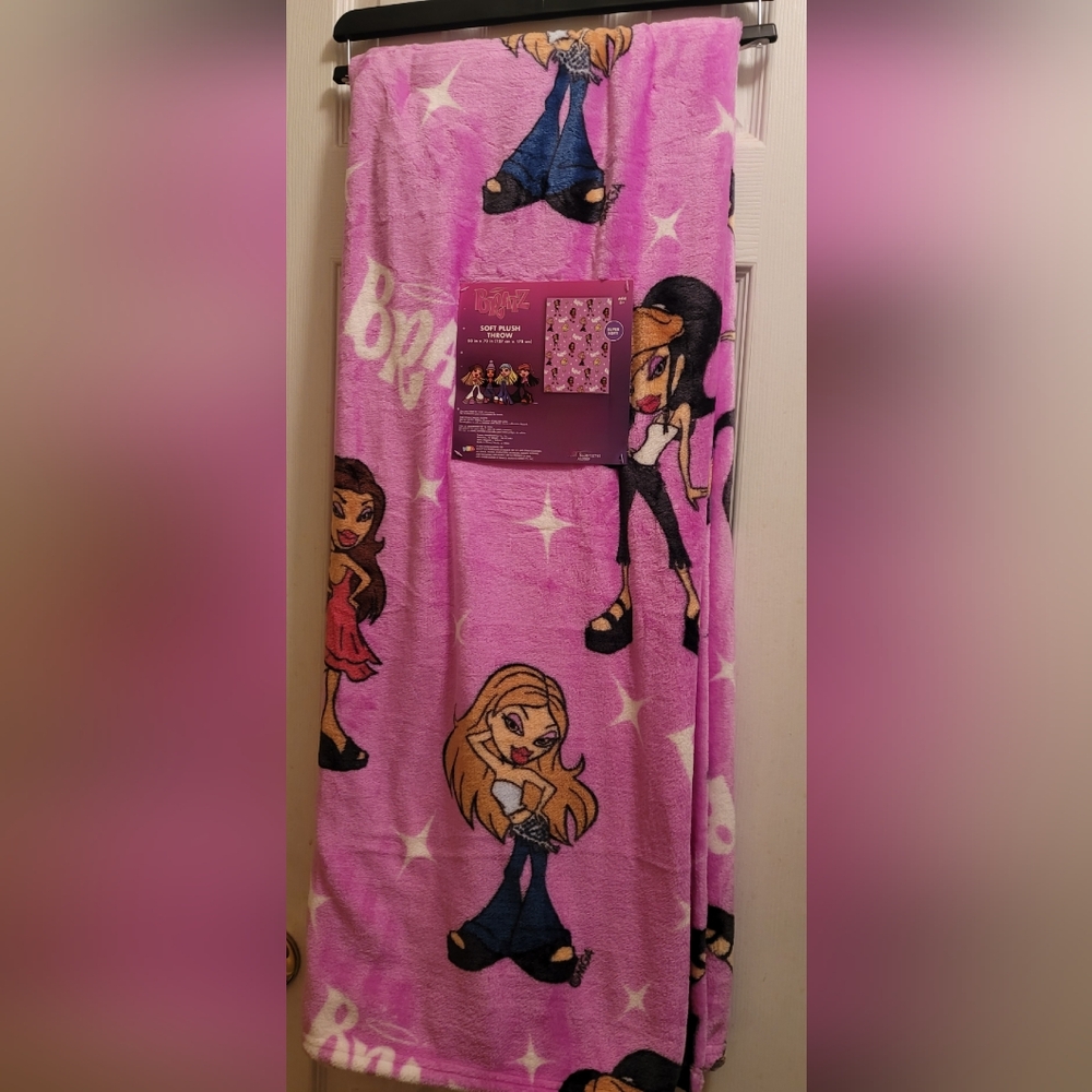 BRATZ Throw Blanket Brand New With Tags  50 X 70 Hard To Find New Release